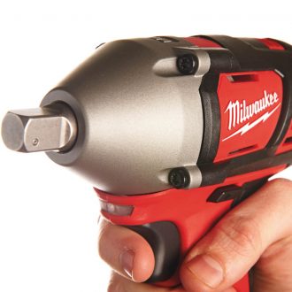 Гайковерт ударный аккумуляторный Milwaukee M18 BIW12-402C